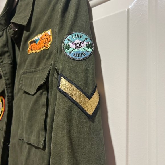 Willow & Clay Women's Green Military Jacket with fun Patches Small - Picture 3 of 5
